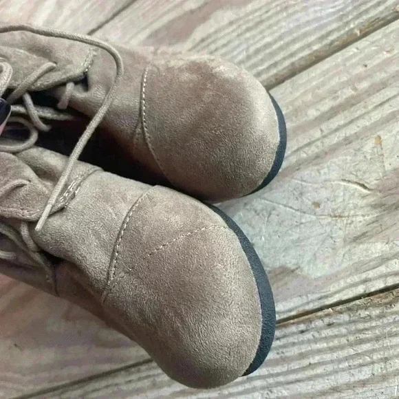 Unr8ted wedged ankle bootie size 8 - Picture 2 of 5